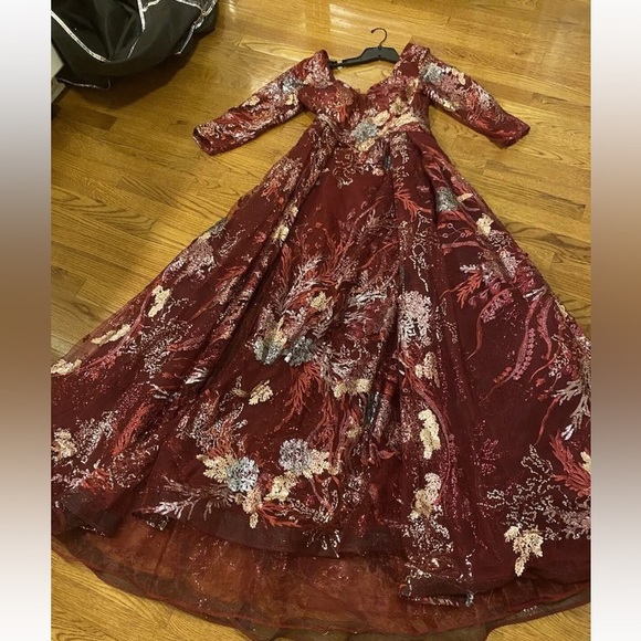 Elegant Stunning Red Evening Gown - Picture 2 of 5